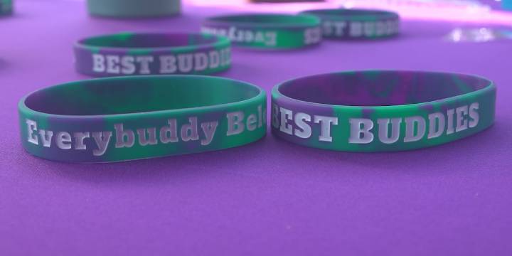 Brewer Best Buddies holds fundraiser with the help of Darling’s