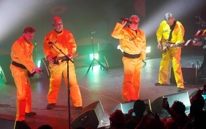 El legado incomprendido de Devo en el art-rock es explorado en un nuevo documental – Chicago Tribune
