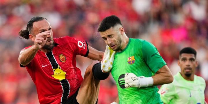 La impactante patada que sufrió el nuevo arquero del Barcelona en su debut: la marca en el rostro y su reacción tras el partido