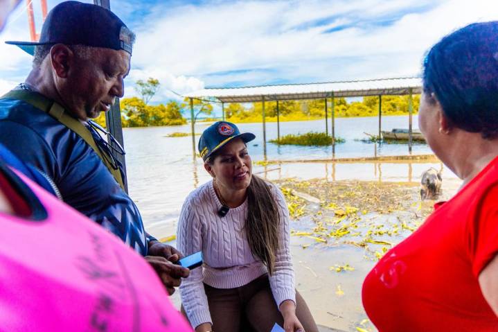 Atienden a familias afectadas por la crecida del Orinoco en Las Galderas