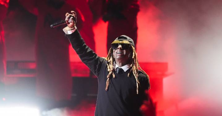 Lil Wayne postpones Toronto show due to illness