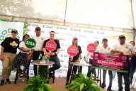 Hermes Martínez hace historia: inició la obra del primer kilómetro de pavimento en San Roque
