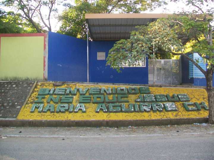 “No más alcahuetería”: Colegio de Aipe prohíbe el uso del celular en las aulas