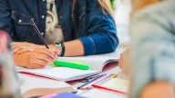 Retrasos y fallos en la asignación de destinos docentes en Madrid indignan al sindicato STEM