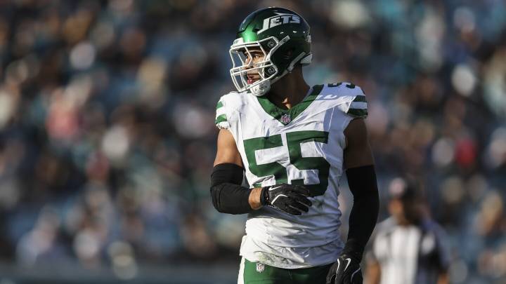Seahawks to sign LB Chazz Surratt