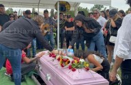 Galería y video.- Con música y flores, sepultan a Danna