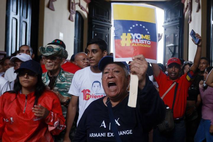 Venezuela alista defensa si EU "pone un pie" en su territorio