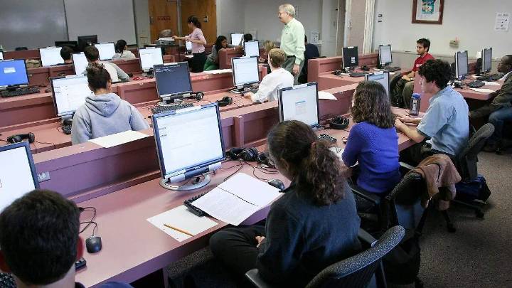Bélgica investiga presunto fraude con ChatGPT en examen de admisión a Medicina