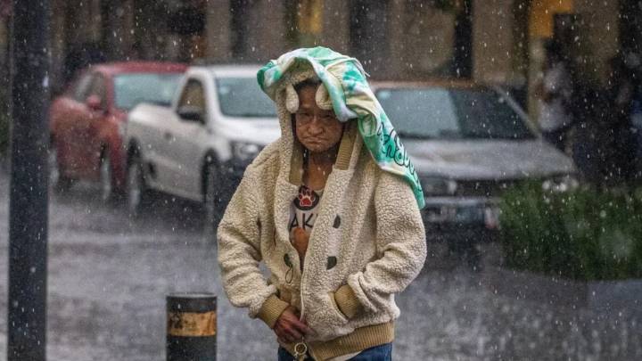 Toma previsiones: doble alerta por pronóstico de lluvias fuertes en CDMX