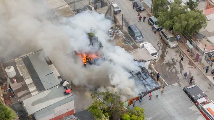 Incendio consume vivienda en colonia Xicoténcatl Leyva
