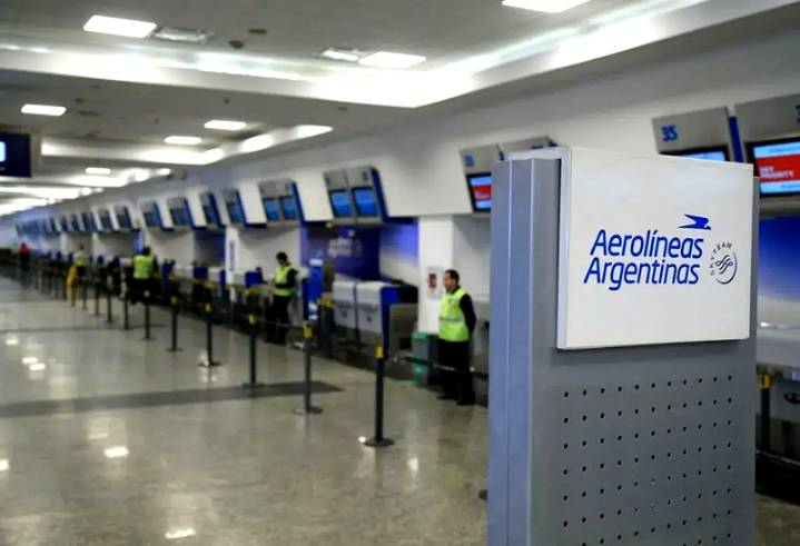 Controladores aéreos ratificaron medidas de fuerza para este domingo y repudiaron denuncia de Aerolíneas Argentinas