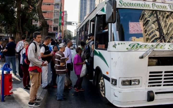 Transporte urbano en riesgo de colapso: 40% de las unidades paralizadas