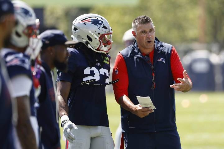 Red flags abound for Mike Vrabel, Patriots defense after struggles in Minnesota