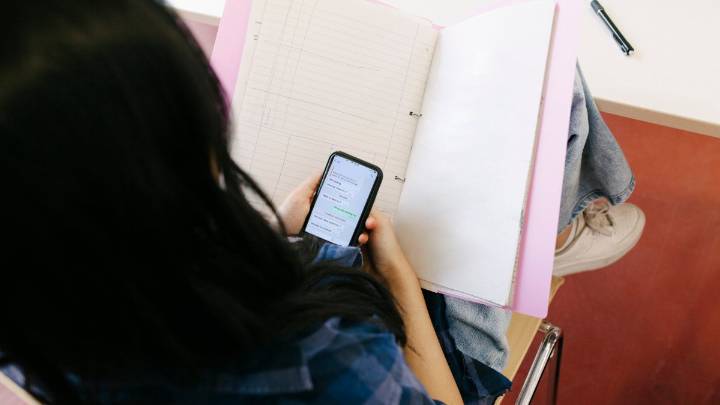 San Jose Unified School District bans student phone use