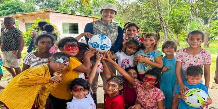 Con jornada social favorecen a familias de Los Barrancos por crecida del Orinoco