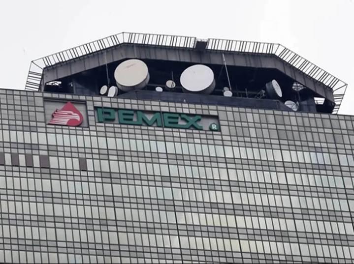 Señalan en EU a tres altos funcionarios de Pemex de recibir sobornos de empresarios
