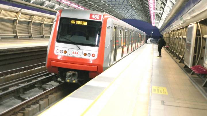 Metro de Santiago cierra varias estaciones de la Línea 4