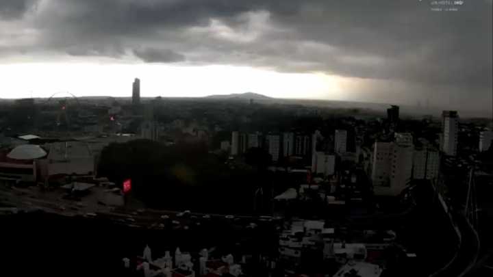 Así se Ve la Tormenta Eléctrica desde las Alturas en la Ciudad de Puebla