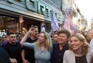Otra caravana de los Milei termina mal: en Corrientes Karina evacuada, piñas y dos demorados