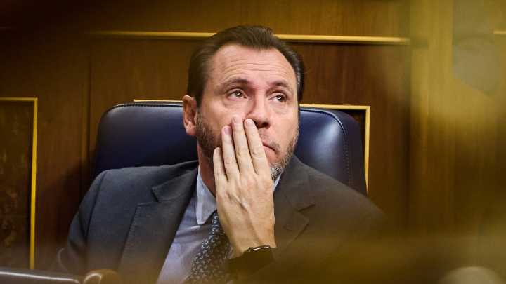 Óscar Puente la lía en redes al vacilar sobre los incendios en España: ''¿Qué tal el tiempo en Cádiz?''