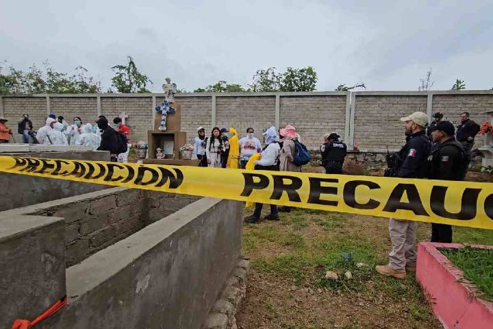 Colectivo localiza fosa clandestina en panteón de Tlaquepaque, Jalisco; podría ser “reventa de espacios”, dice fiscalía
