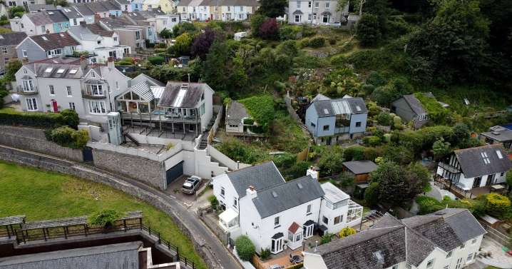 Dilapidated house hidden in greenery with stunning views up for sale for £450k