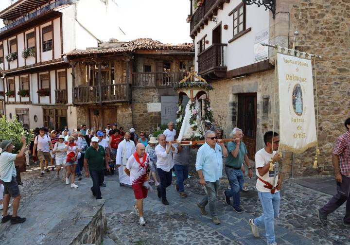 La Virgen de Valmayor, trasladada en andas desde Potes a su santuario