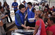 Entregan apoyos a damnificados por lluvias