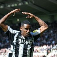 Newcastle host Liverpool amid Isak stand