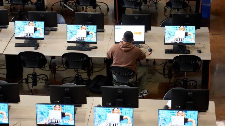 Free AI training comes to California colleges