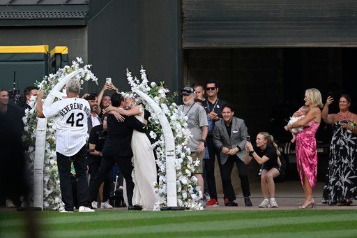 White Sox celebrate showman Bill Veeck with wedding, 50-foot hot dog, petting zoo at ballgame