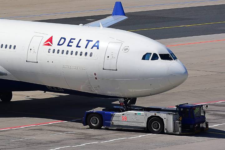 Delta and United sued for selling fake window seats for extra cash