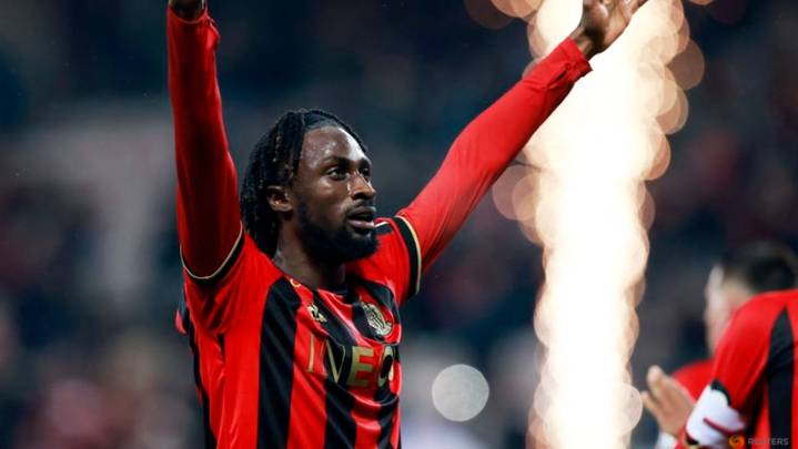 Villa sign forward Guessand from Nice