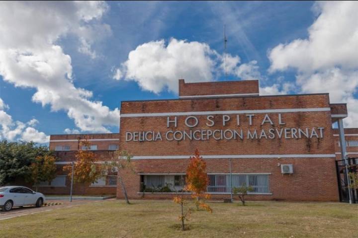 Cambio de bebé en hospital: “La entregaron en cajita de zapatos y envuelta en bolsa roja. Ni un perro se da así”
