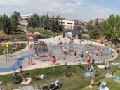 Warm weather keeps Red Deer spray parks open longer
