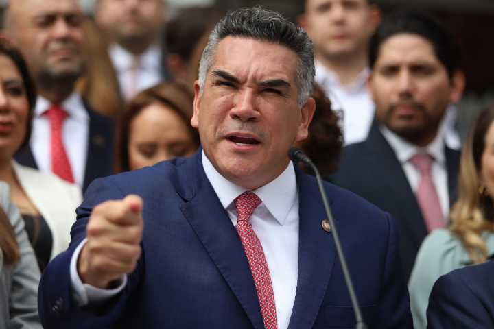 Alito Moreno denuncia a Nicolás Maduro ante la FGR por vínculos con crimen organizado