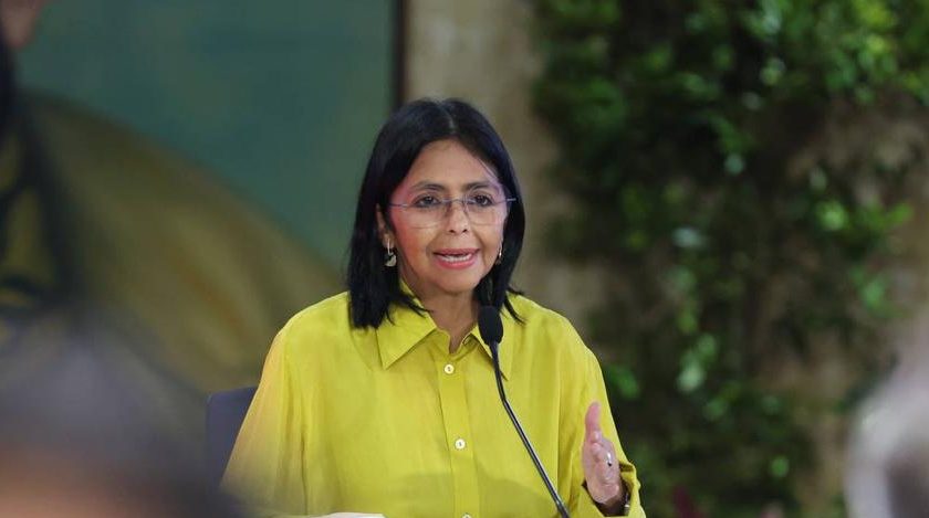 Delcy Rodríguez lanzó acusaciones contra María Corina Machado: «Está encerrada como una cucaracha»