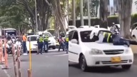 Conductor ebrio con licencia suspendida arrastra a agente de tránsito