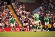Sin los marplatenses, Aston Villa debutó con empate en la Premier