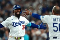 Elevado de sacrificio de Betts y jonrón de Hernández dan triunfo a Dodgers sobre Padres