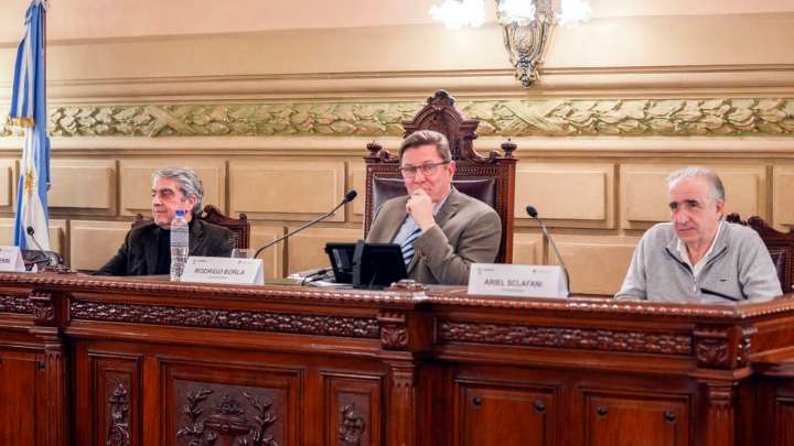 La reelección del gobernador ya tiene dictamen