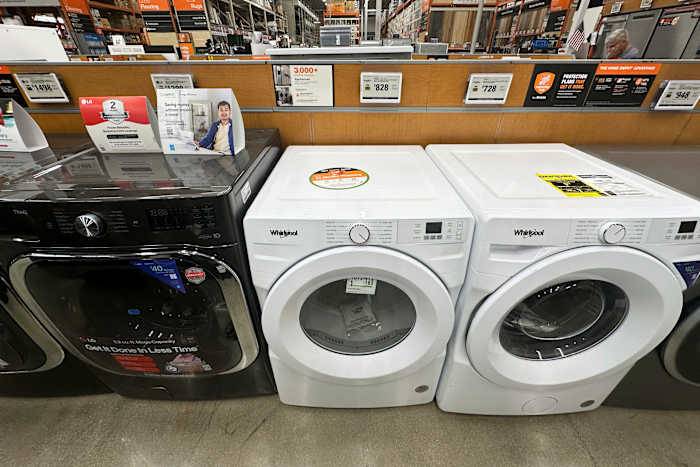 Retail sales rise a solid 0.5% in July from June helped by rebounding auto sales