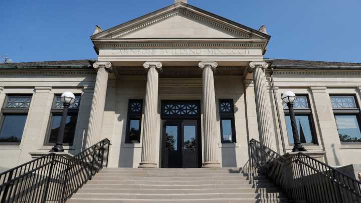 Stevens Point man sues Ashwaubenon officer, village over traffic stop