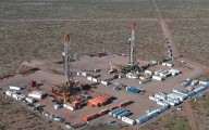 Justicia de EU suspende entrega de acciones de YPF a fondos privados