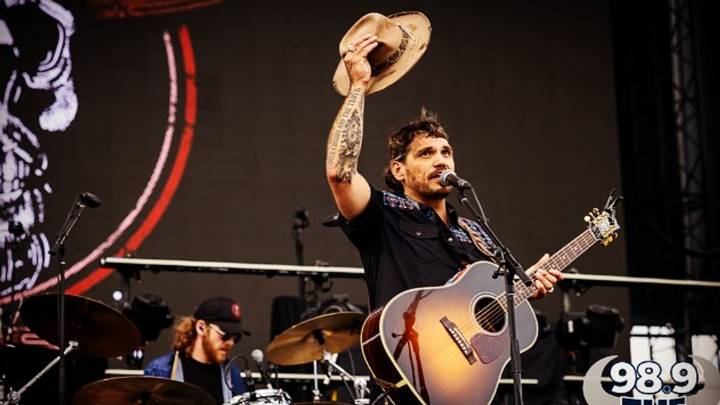 Country star Bryan Martin removed from stage by police