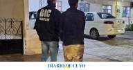 Sorprenden a un hombre robando un matafuegos en la Escuela ARA San Juan