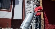 Mejor ni bañarse: Gas LP y jabón disparan el costo de la canasta básica en el último mes
