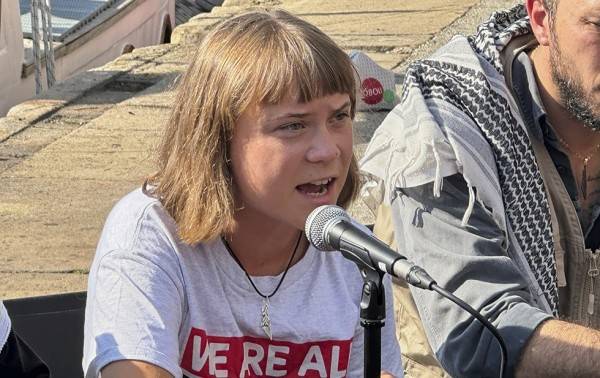 Zarpa flotilla con ayuda humanitaria hacia Gaza