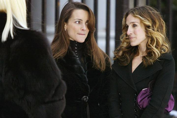 “Te estás matando de hambre”. Kristin Davis reveló que Sarah Jessica Parker fue quien le hizo notar que tenía disforia corporal