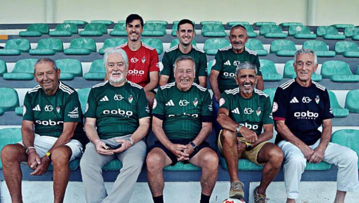 La Cultural Deportiva Guarnizo rinde homenaje a su generación de los años 60 con la nueva equipación
